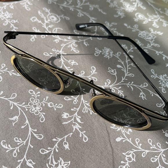 Sunglasses - Picture 2 of 3